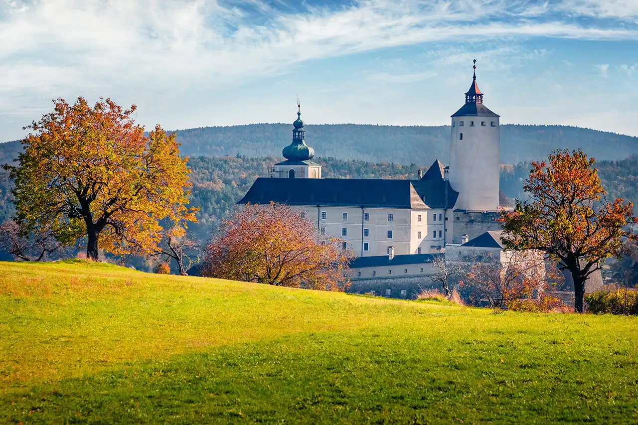 Freie Trauung im Burgenland - Burg Forchtenstein (Foto: © Andrew Mayovskyy, Adobe Stock)